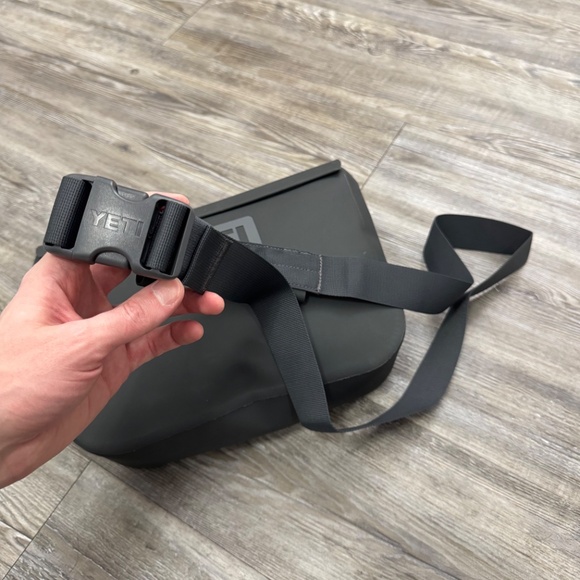 Yeti 6L Sidekick Dry Charcoal - Picture 5 of 5